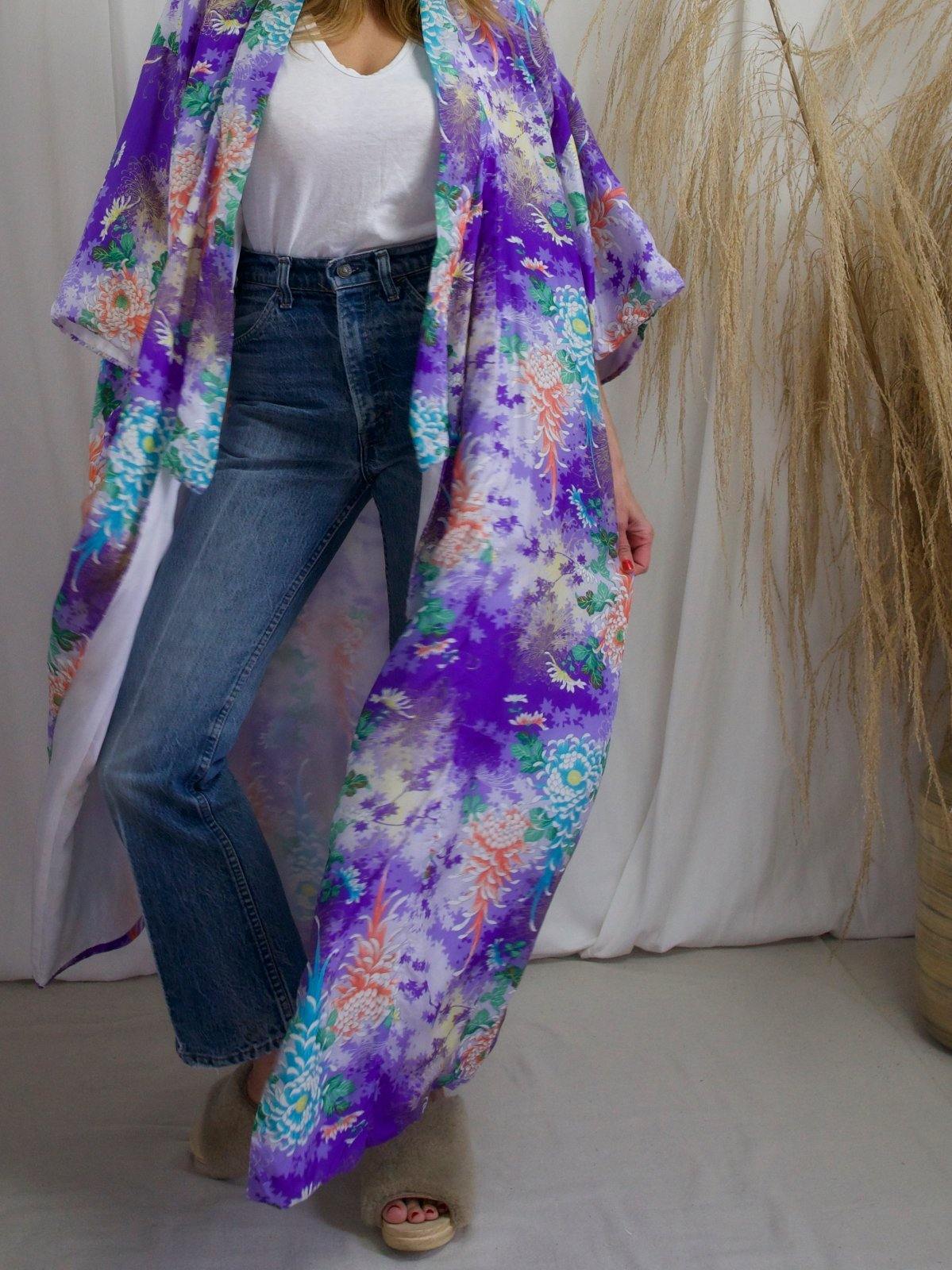 Vintage Japanese Floral Silk Kimono-closiTherapi | vinTage