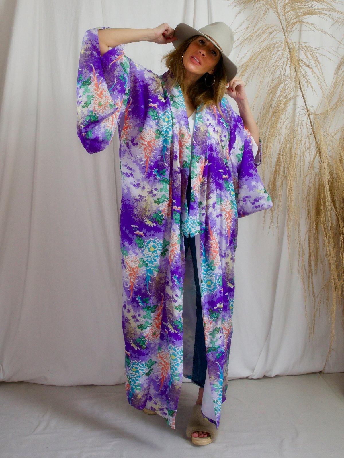 Vintage Japanese Floral Silk Kimono-closiTherapi | vinTage