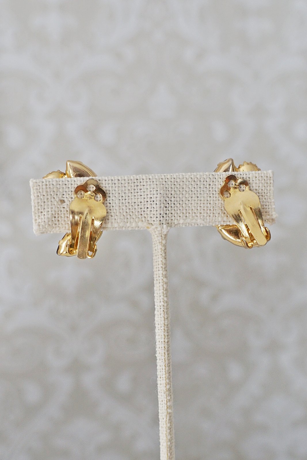 Vintage Jeweled Bee Earrings-closiTherapi | vinTage