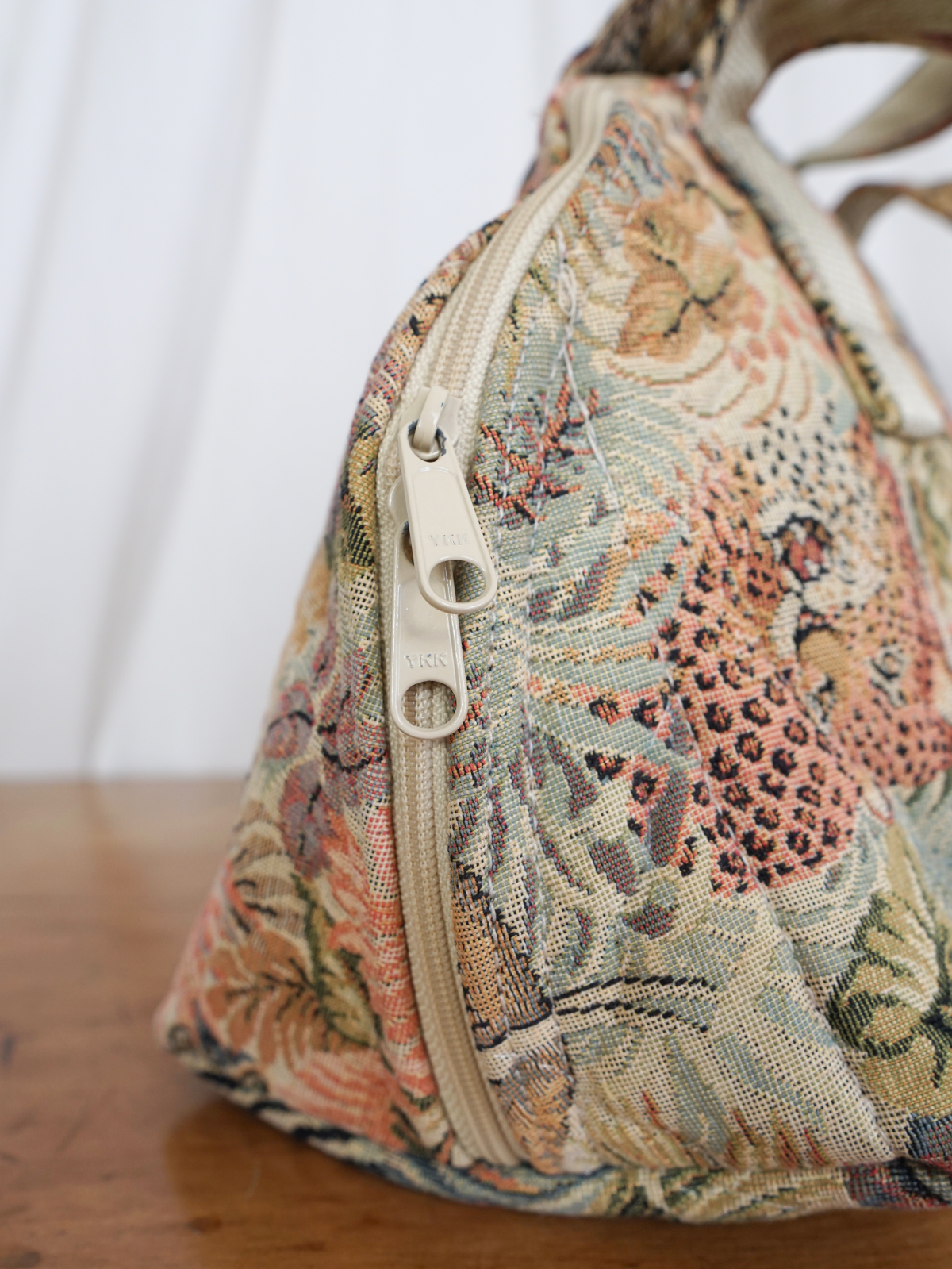 Vintage Jungle Tapestry Travel Bag-closiTherapi | vinTage