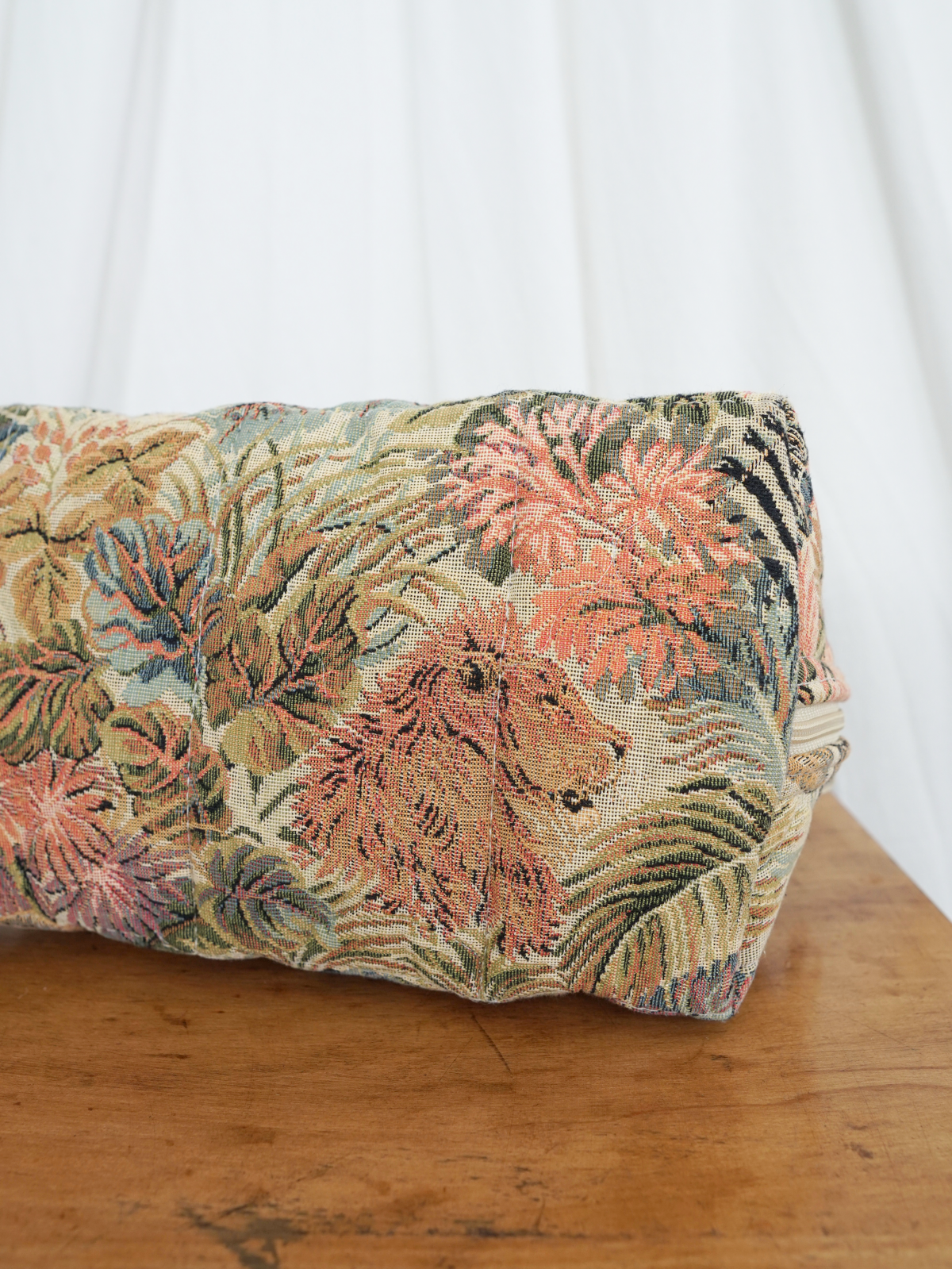 Vintage Jungle Tapestry Travel Bag-closiTherapi | vinTage