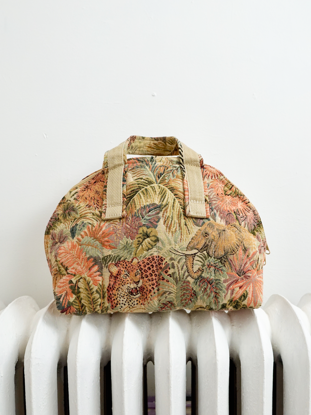 Vintage Jungle Tapestry Travel Bag-closiTherapi | vinTage