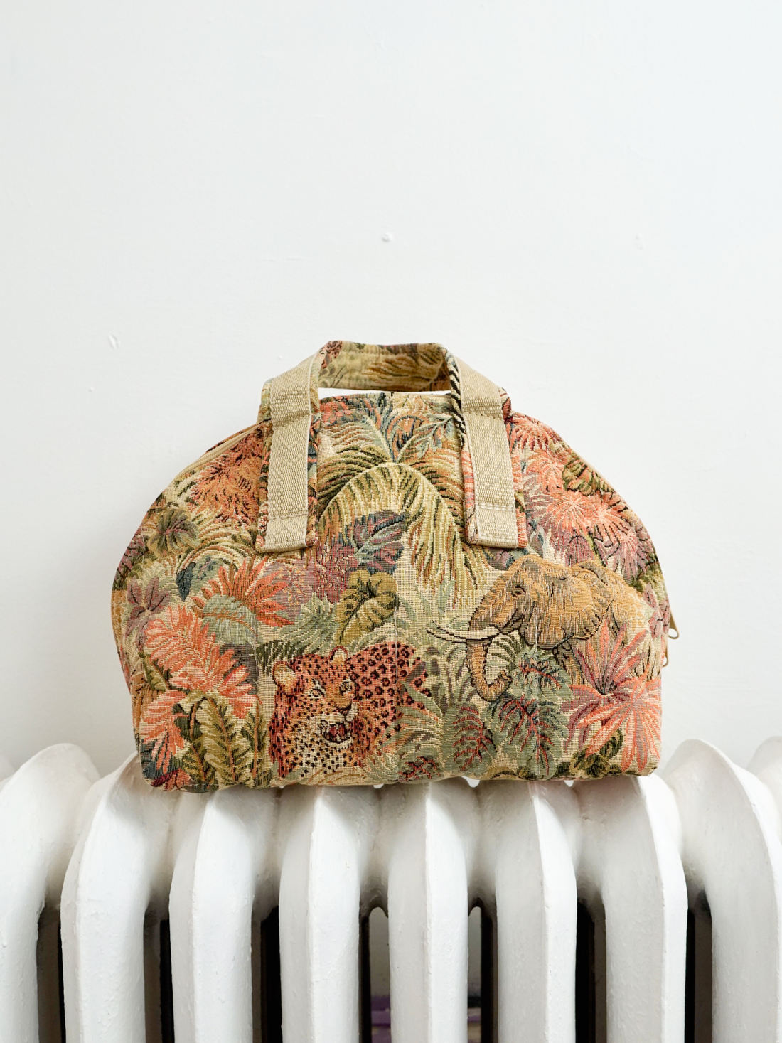 Vintage Jungle Tapestry Travel Bag-closiTherapi | vinTage
