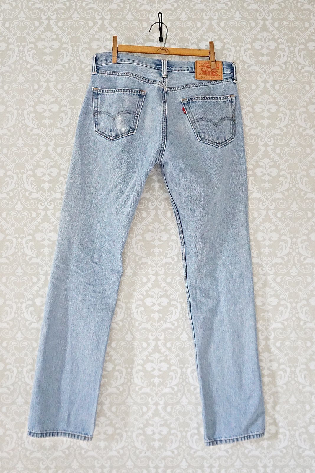 Vintage Levi's 505 Jeans - 33" Waist-closiTherapi | vinTage