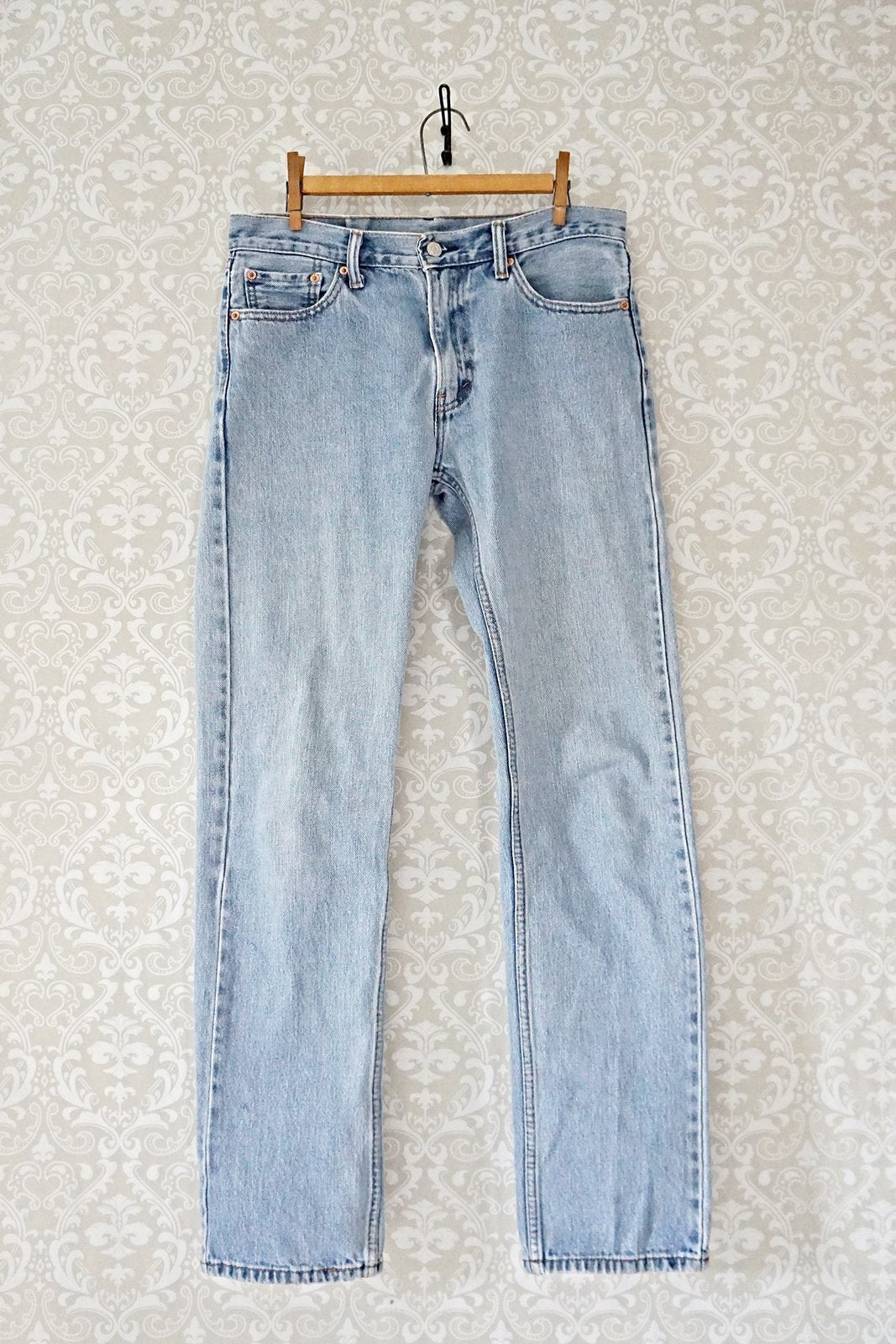 Vintage Levi's 505 Jeans - 33" Waist-closiTherapi | vinTage