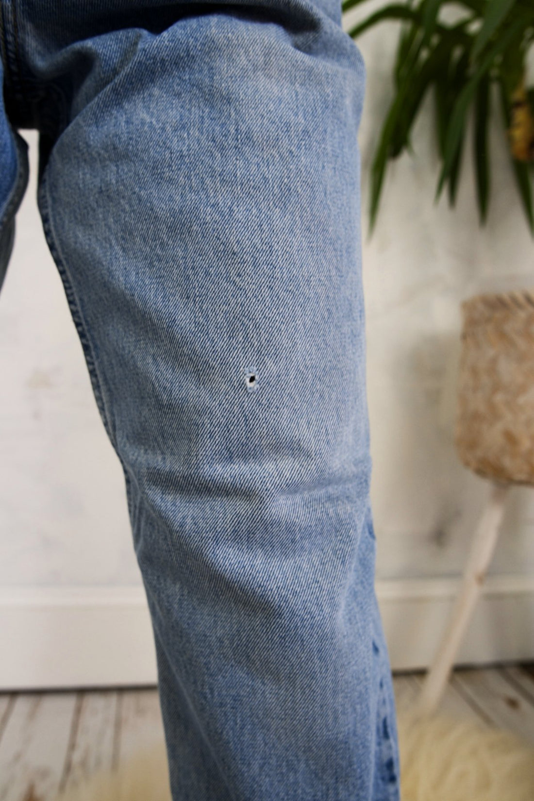 Vintage Levi's 550 Relaxed Fit Jeans - 29" Waist-closiTherapi | vinTage