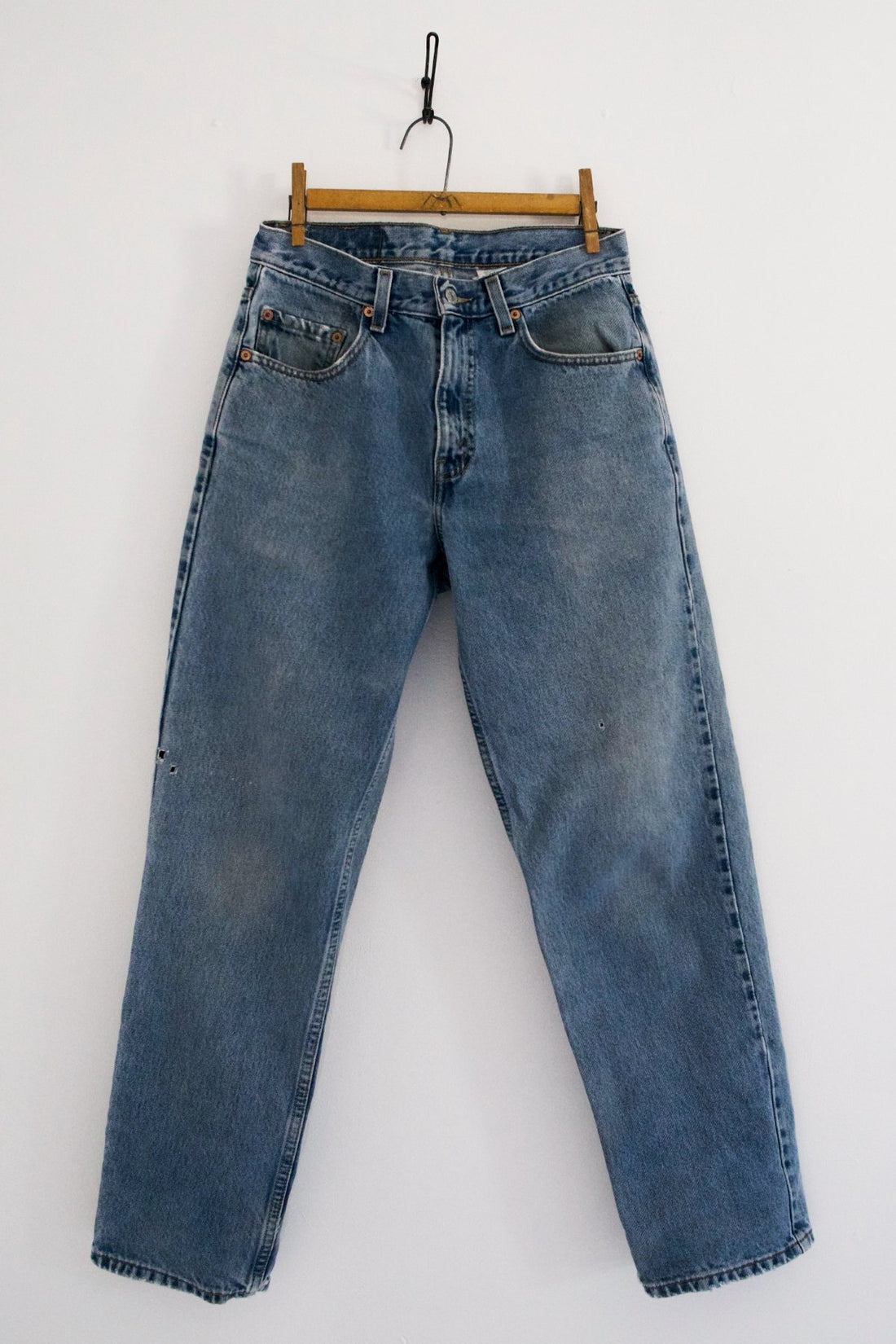 Vintage Levi's 550 Relaxed Fit Jeans - 29" Waist-closiTherapi | vinTage