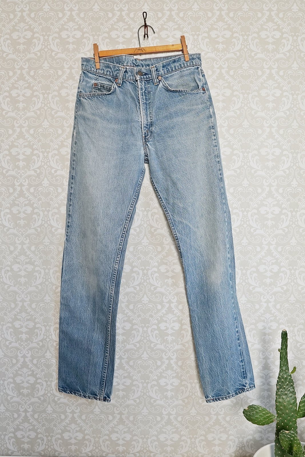 Vintage Levi's Jeans - 32" Waist-closiTherapi | vinTage