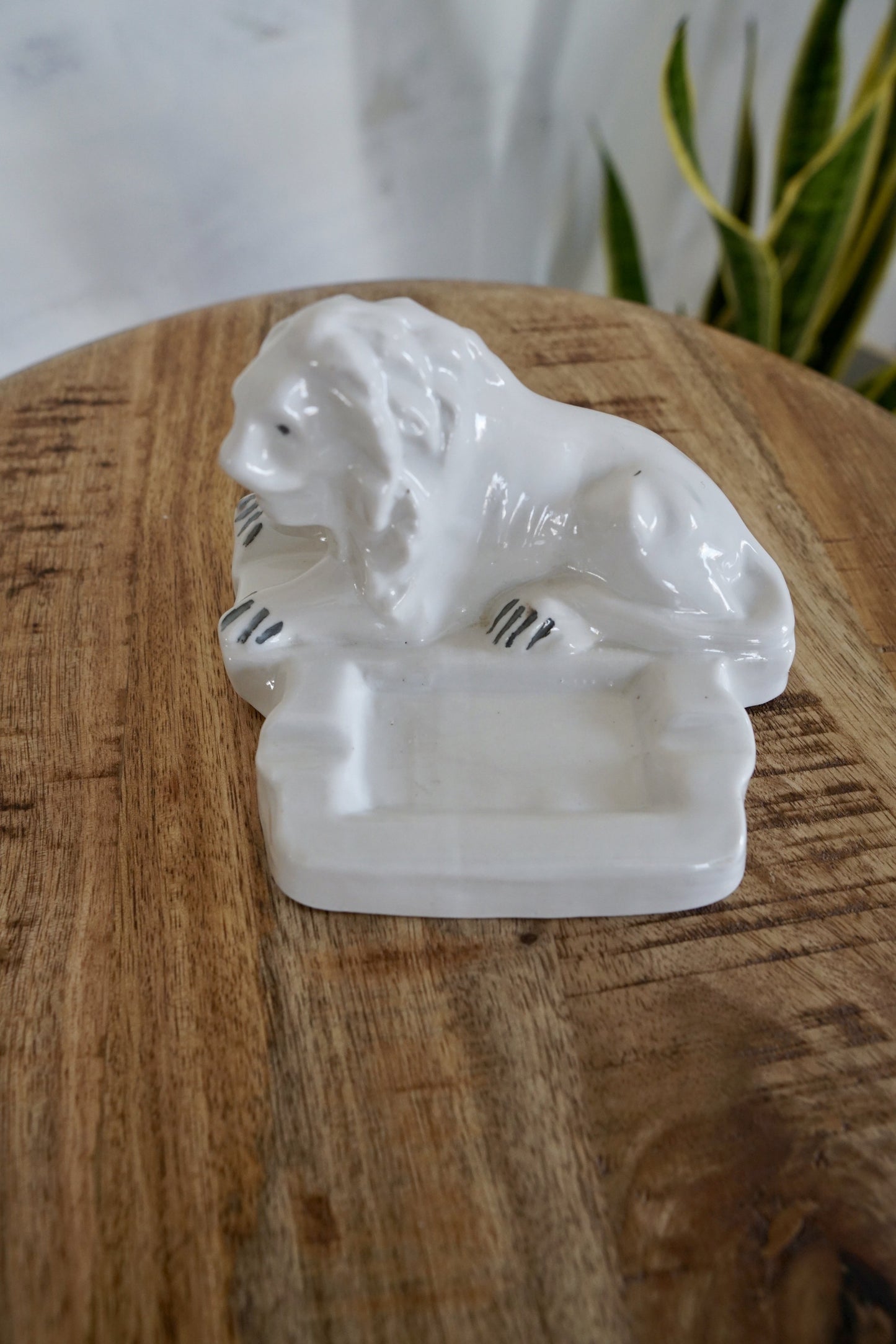 Vintage Lion Ceramic Toke Tray-closiTherapi | vinTage