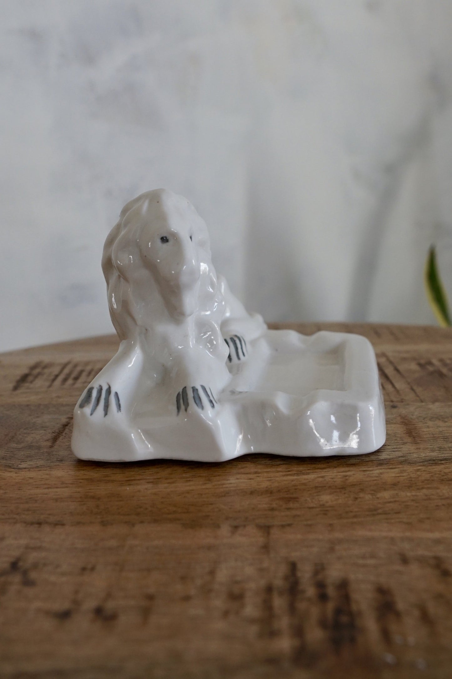 Vintage Lion Ceramic Toke Tray-closiTherapi | vinTage