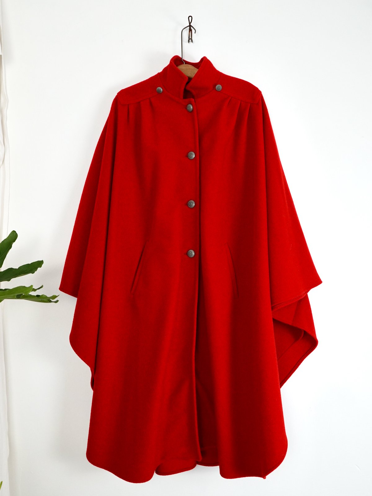 Vintage Lipstick Red Pleated Wool Cape-closiTherapi | vinTage