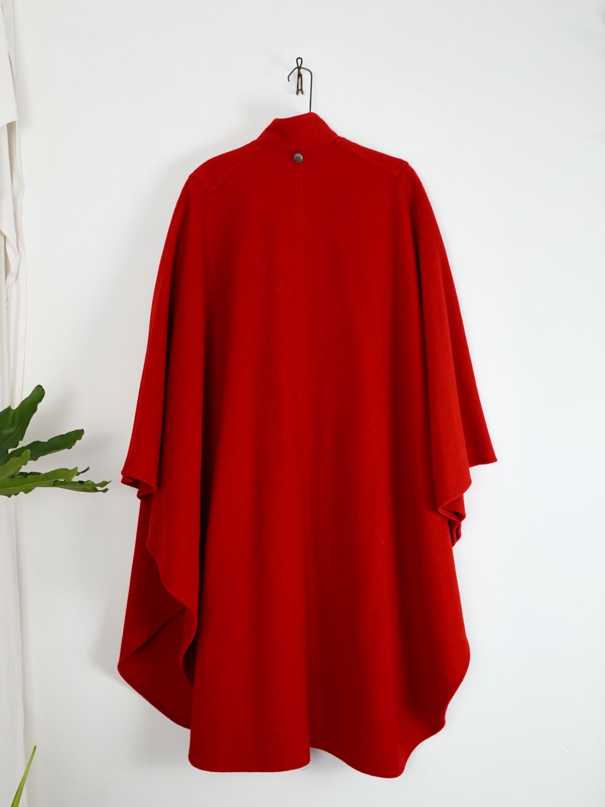 Vintage Lipstick Red Pleated Wool Cape-closiTherapi | vinTage
