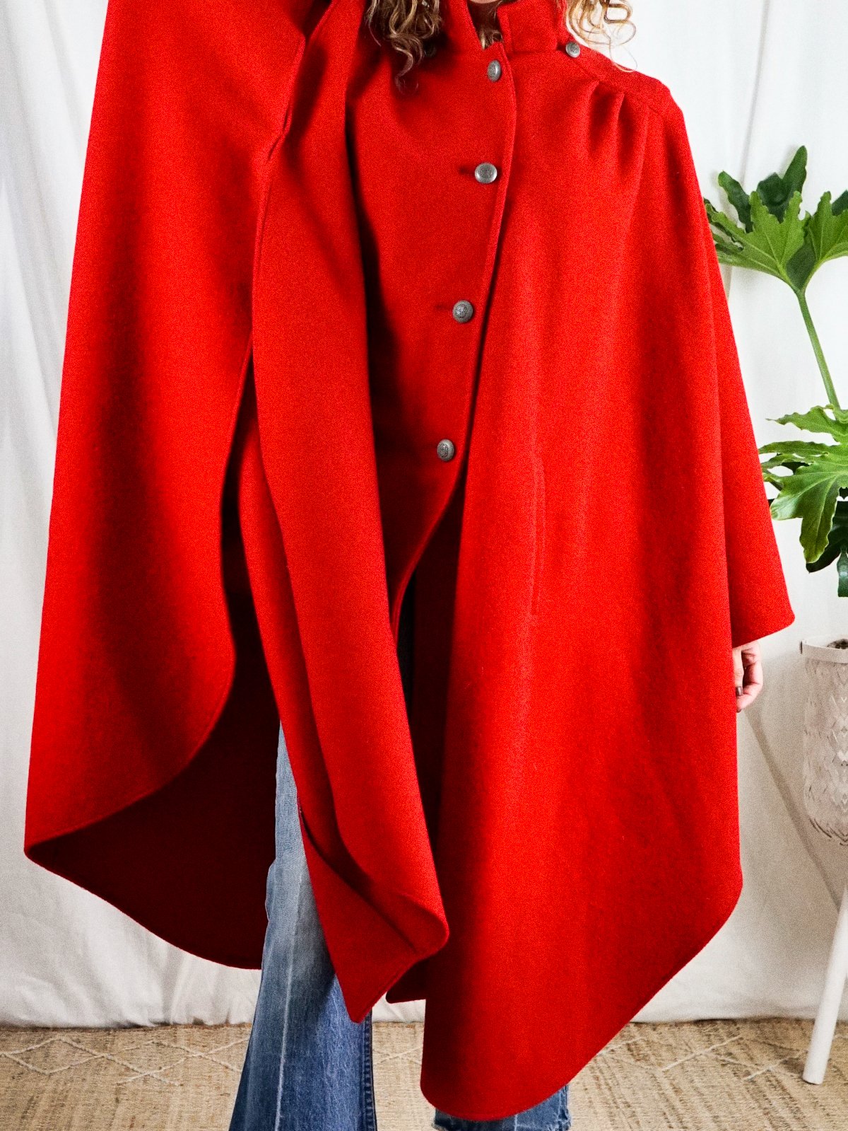 Vintage Lipstick Red Pleated Wool Cape-closiTherapi | vinTage