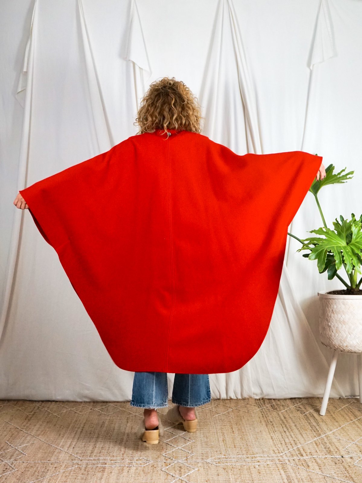 Vintage Lipstick Red Pleated Wool Cape-closiTherapi | vinTage