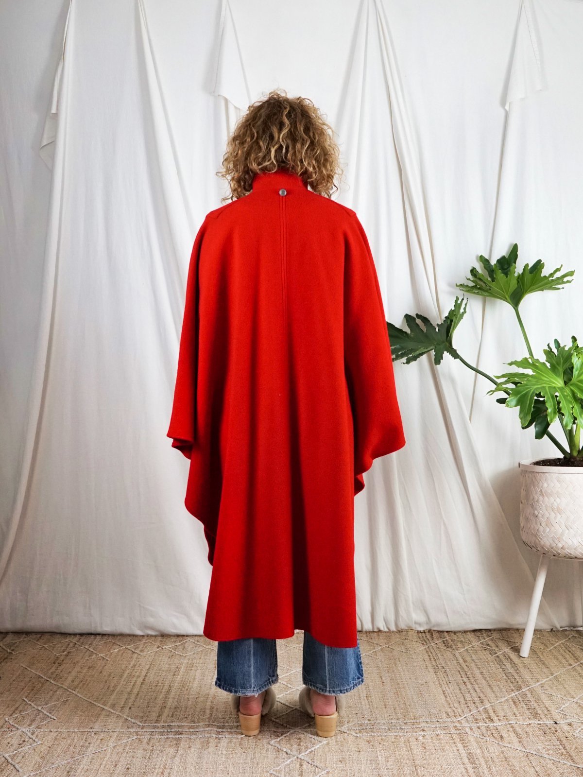 Vintage Lipstick Red Pleated Wool Cape-closiTherapi | vinTage