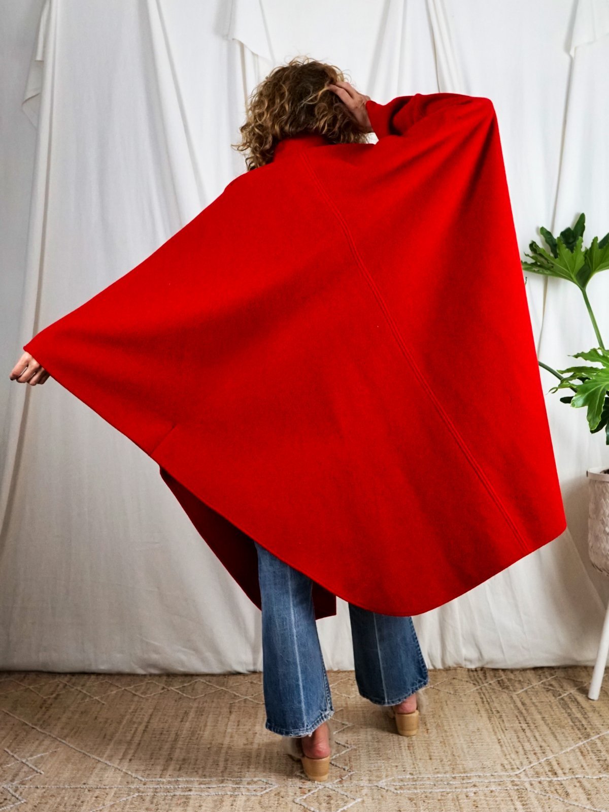 Vintage Lipstick Red Pleated Wool Cape-closiTherapi | vinTage
