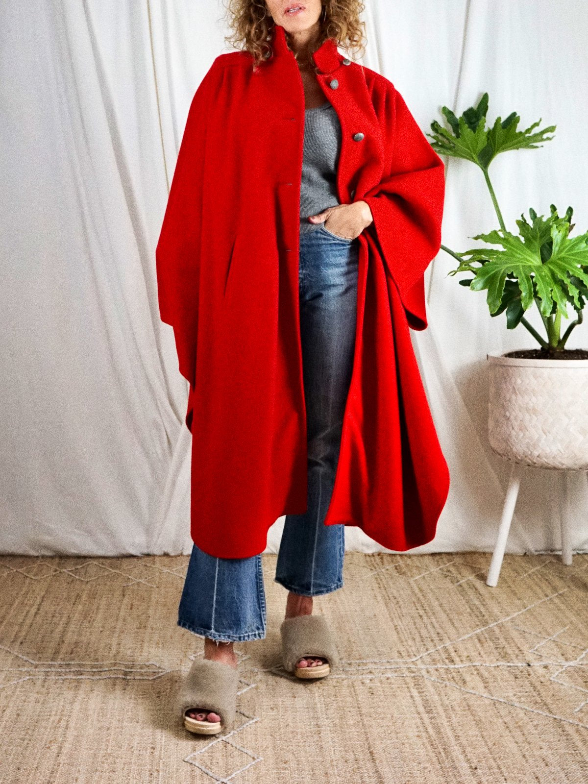 Vintage Lipstick Red Pleated Wool Cape-closiTherapi | vinTage