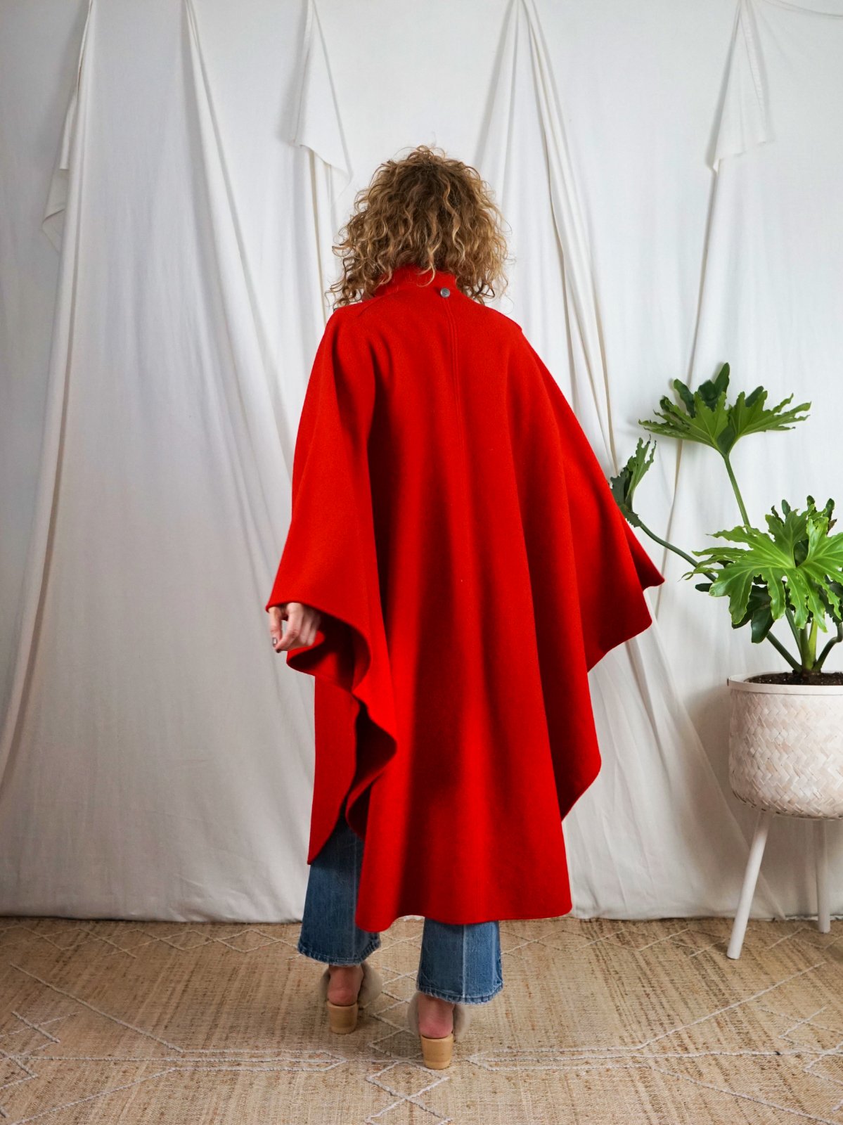 Vintage Lipstick Red Pleated Wool Cape-closiTherapi | vinTage