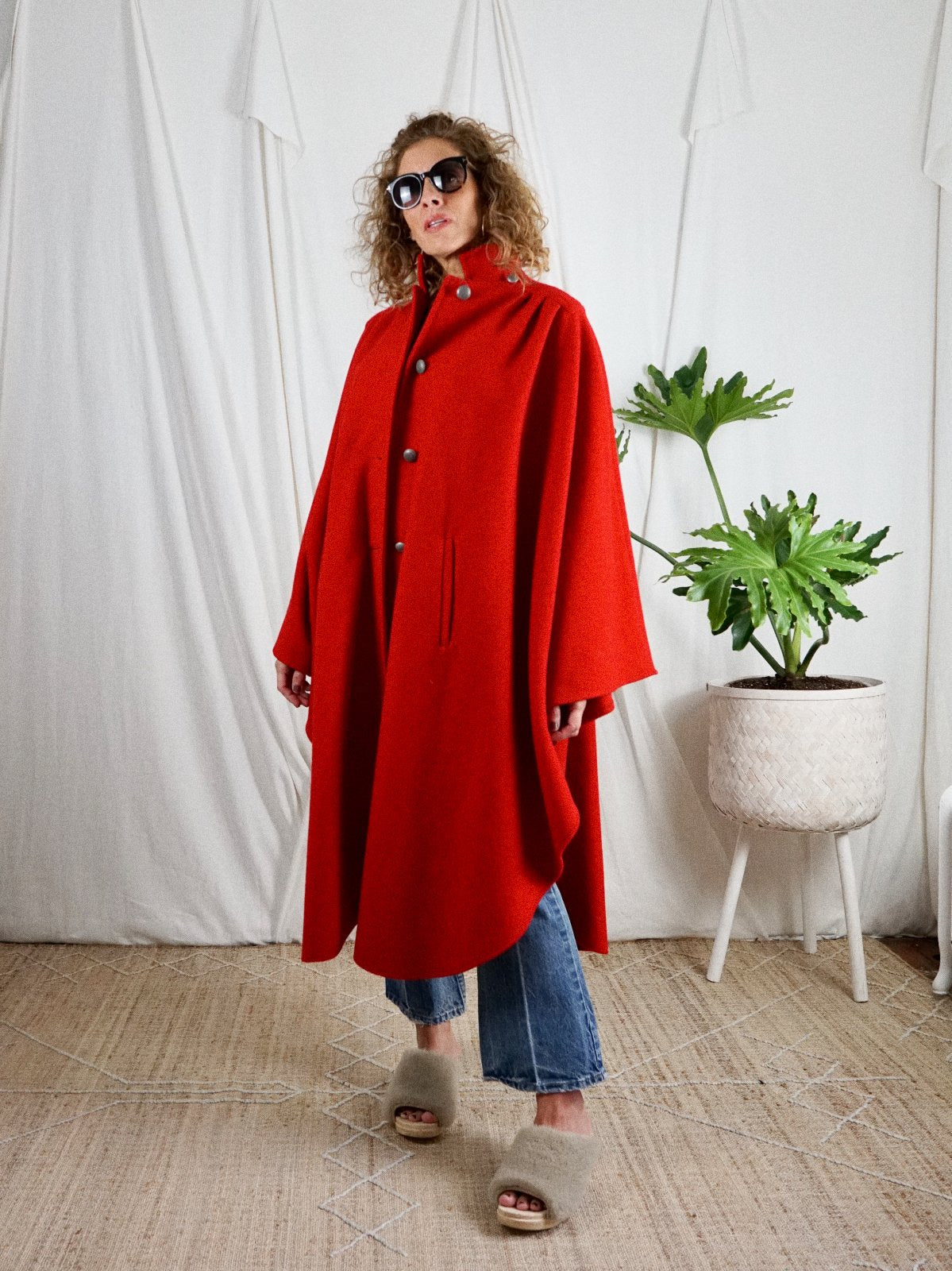Vintage Lipstick Red Pleated Wool Cape-closiTherapi | vinTage