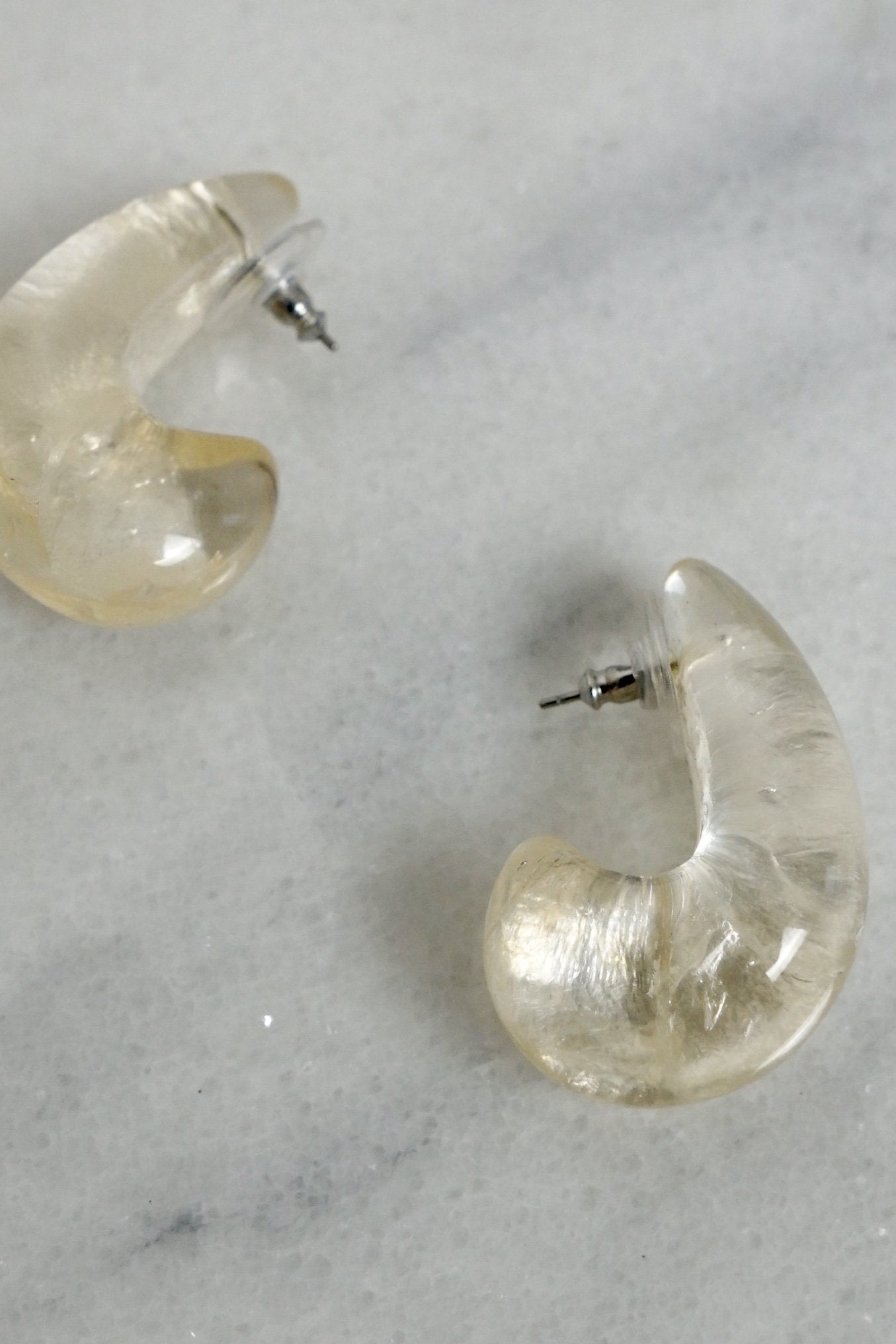 Vintage Lucite Marbled Iridescent Earrings-closiTherapi | vinTage