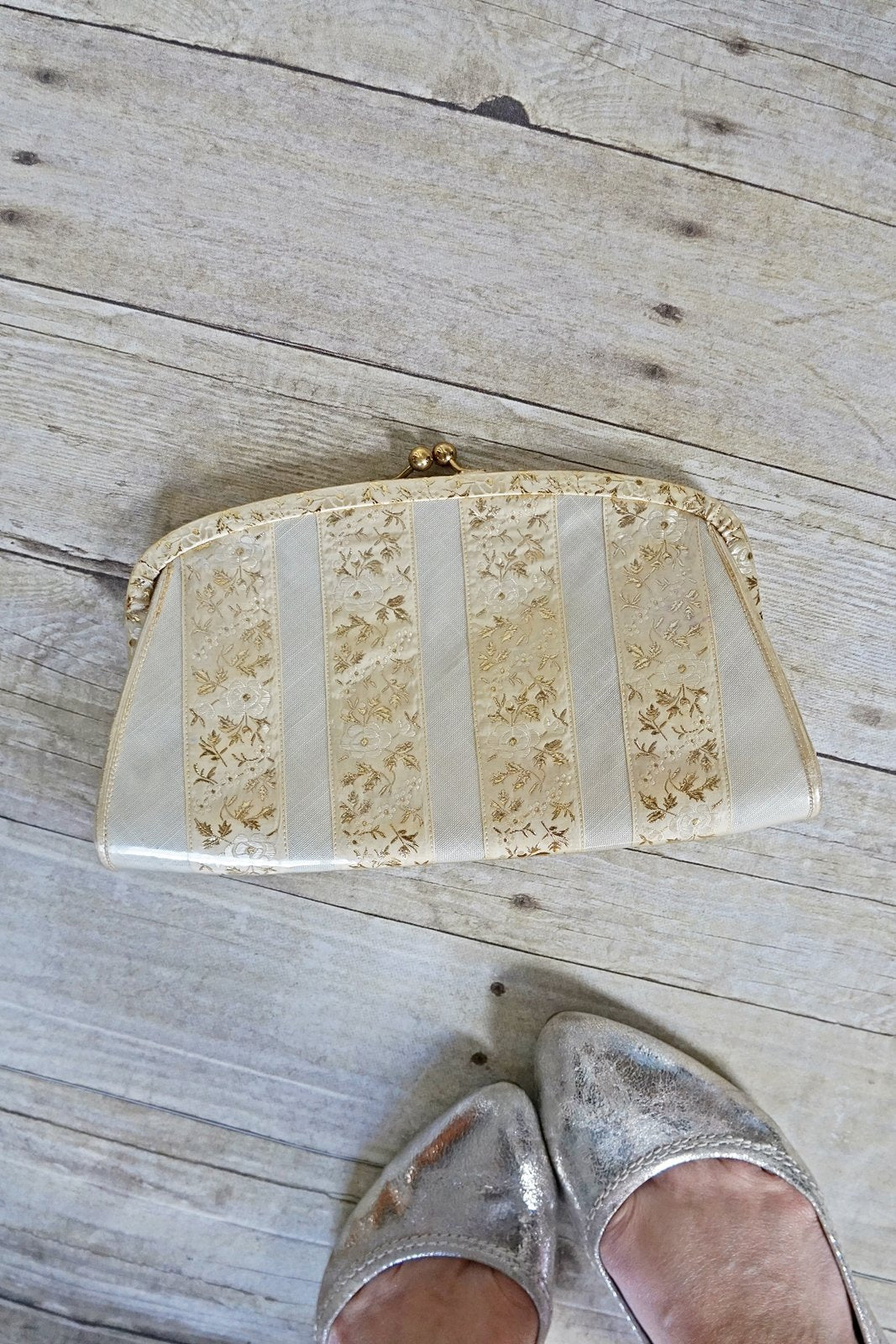 Vintage Metallic Vinyl Floral Clutch-closiTherapi | vinTage
