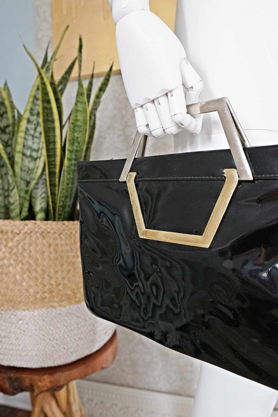 Vintage Minimalist Black Patent Bag-closiTherapi | vinTage