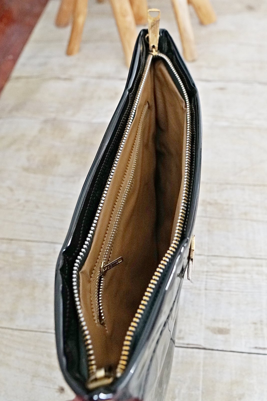 Vintage Minimalist Black Patent Bag-closiTherapi | vinTage