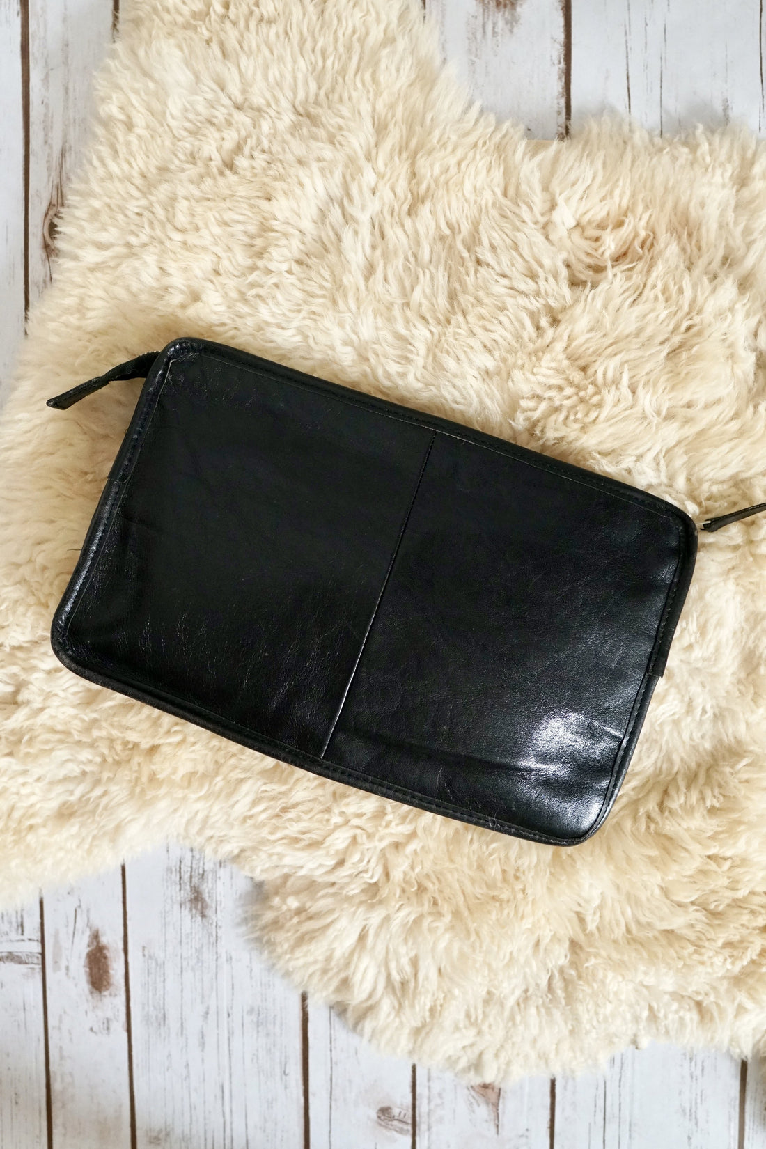 Vintage Minimalist Leather Clutch-closiTherapi | vinTage