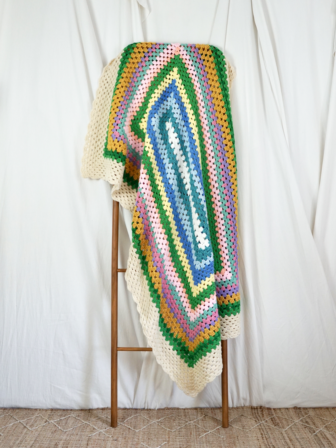 Vintage Op Art Pastel Crochet Blanket-closiTherapi | vinTage