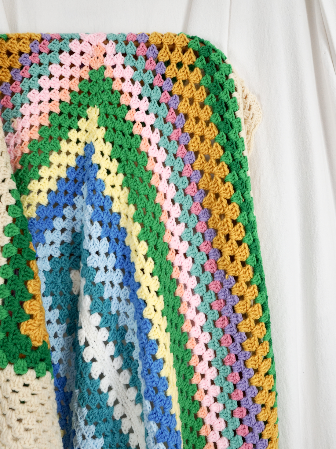 Vintage Op Art Pastel Crochet Blanket-closiTherapi | vinTage