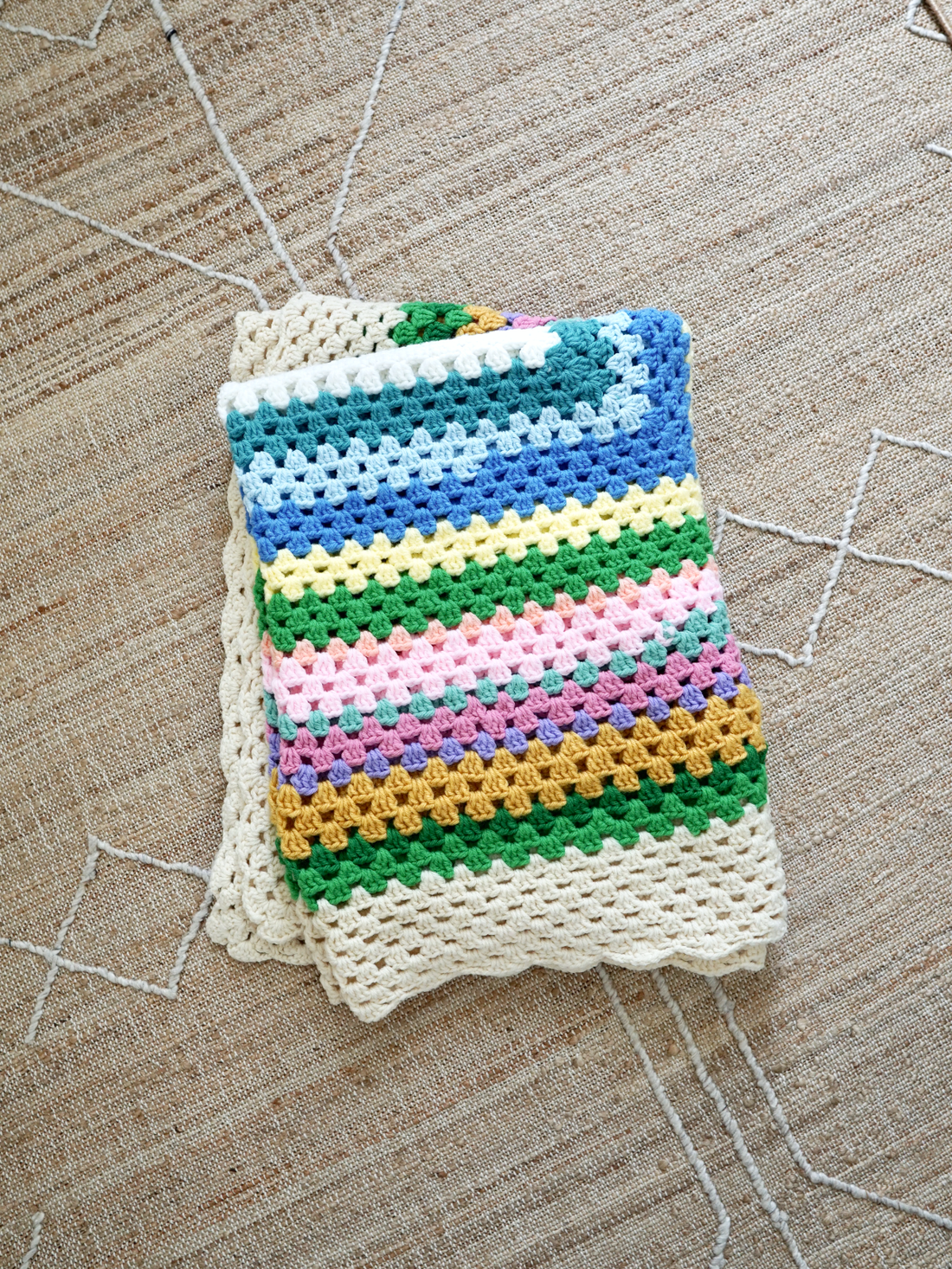 Vintage Op Art Pastel Crochet Blanket-closiTherapi | vinTage