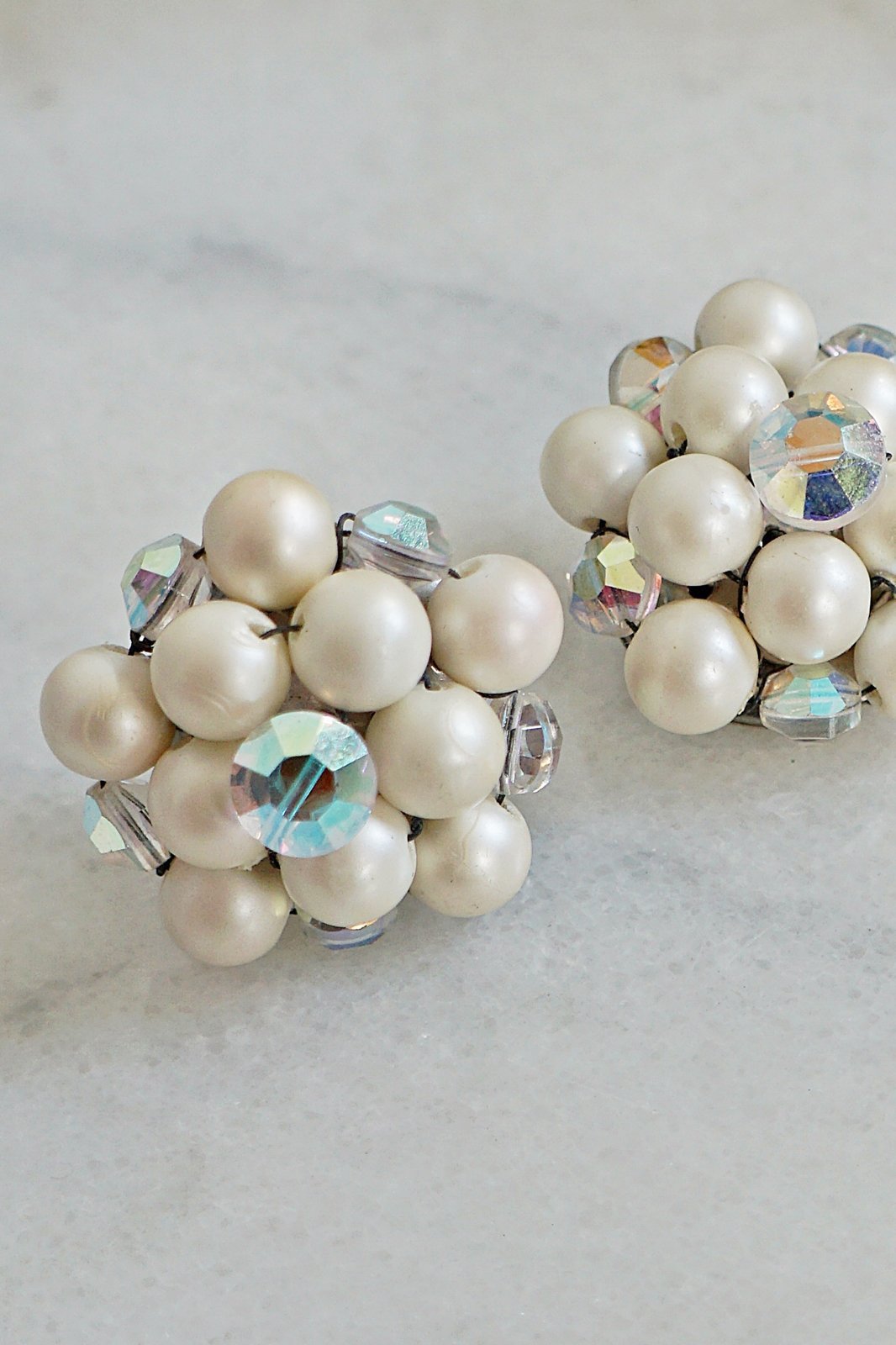 Vintage Pearl Cluster Aurora Borealis Earrings-closiTherapi | vinTage