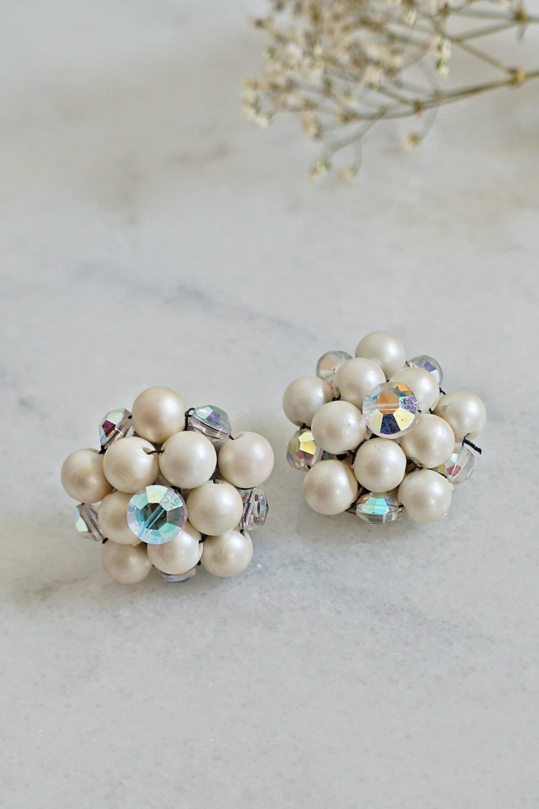 Vintage Pearl Cluster Aurora Borealis Earrings-closiTherapi | vinTage