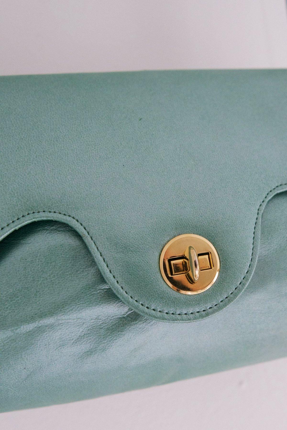 Vintage Pearlescent Mint Green Bag-closiTherapi | vinTage