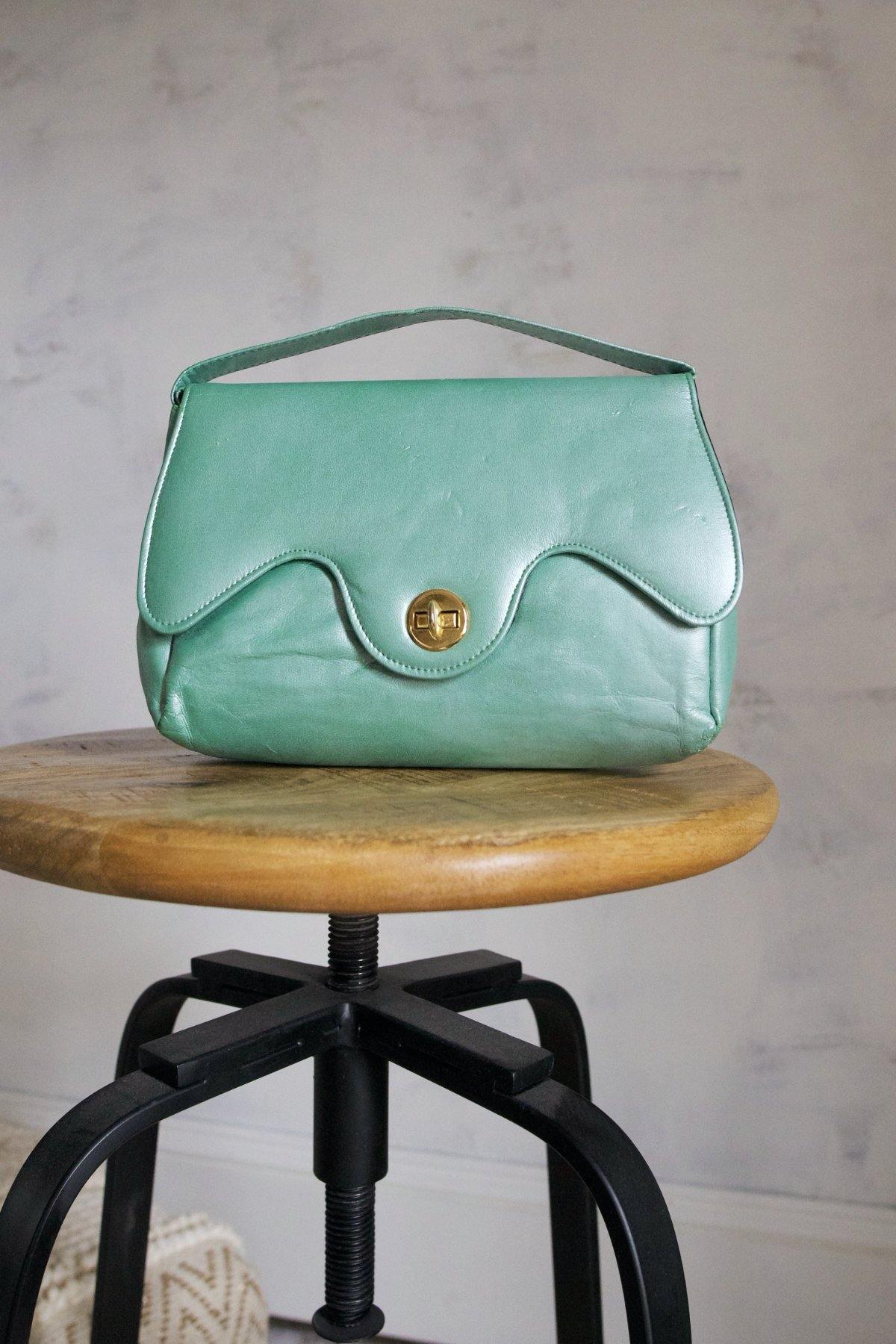 Vintage Pearlescent Mint Green Bag-closiTherapi | vinTage