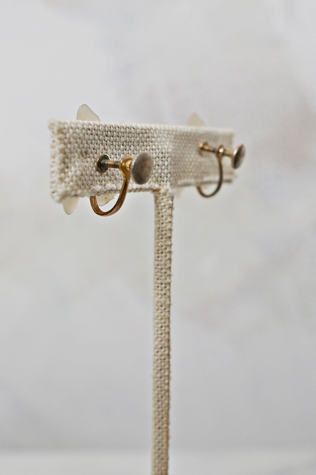 Vintage Petite Sparkle Floral Earrings-closiTherapi | vinTage