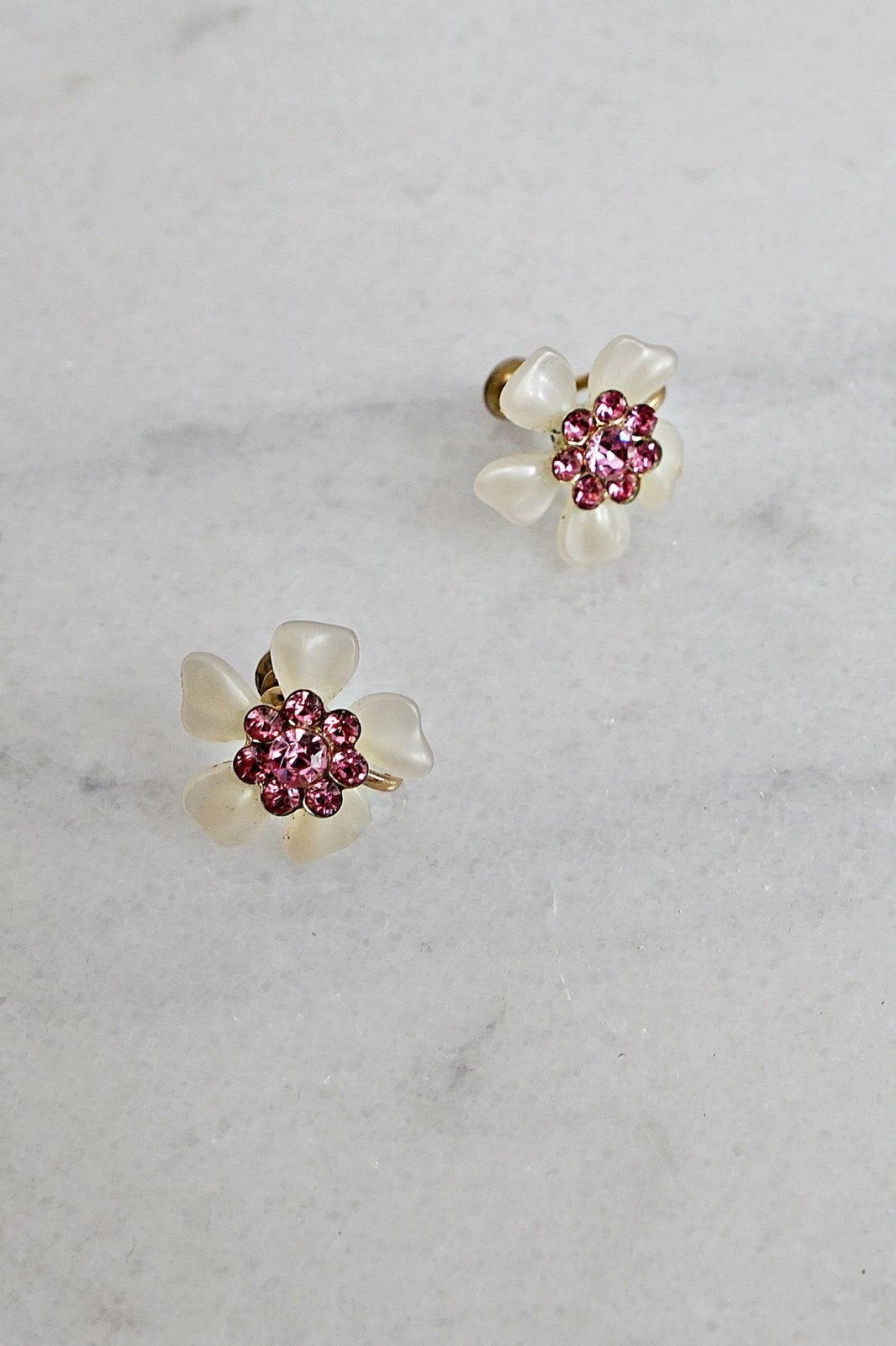 Vintage Petite Sparkle Floral Earrings-closiTherapi | vinTage