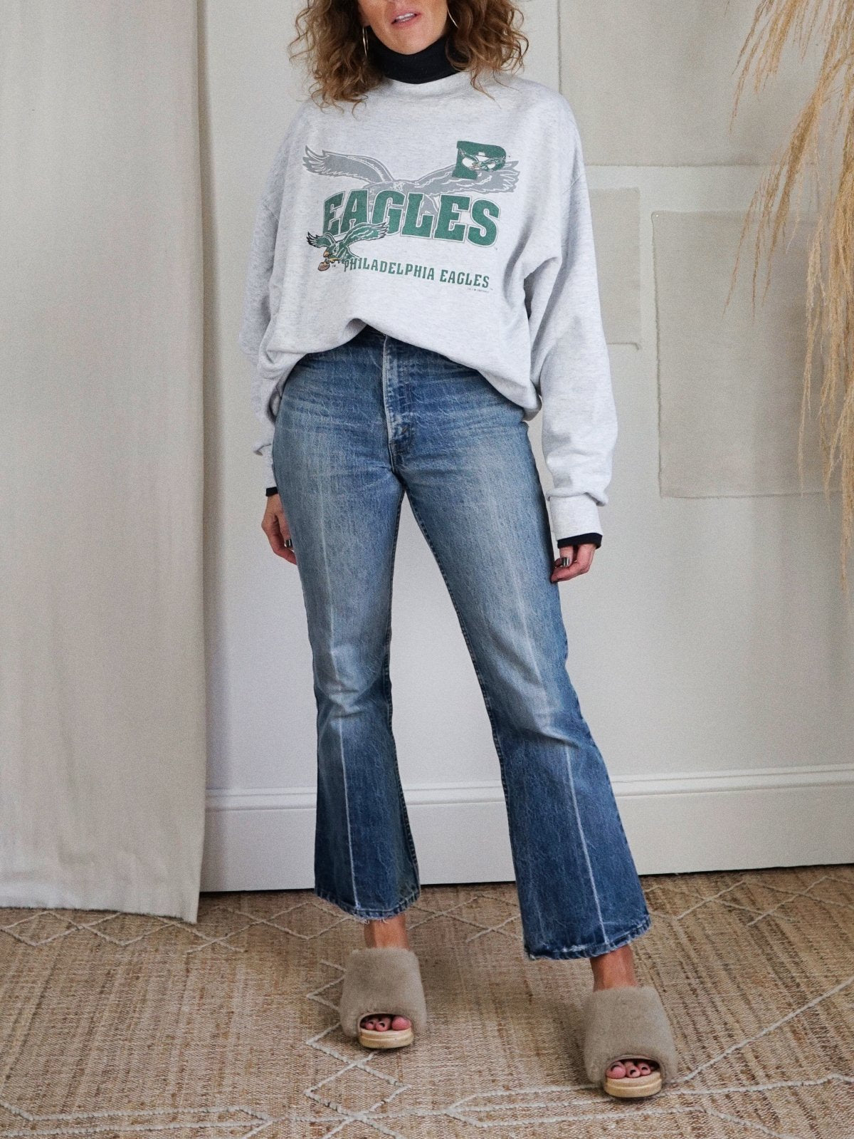 Vintage Philadelphia Eagles Cozy Sweatshirt-closiTherapi | vinTage