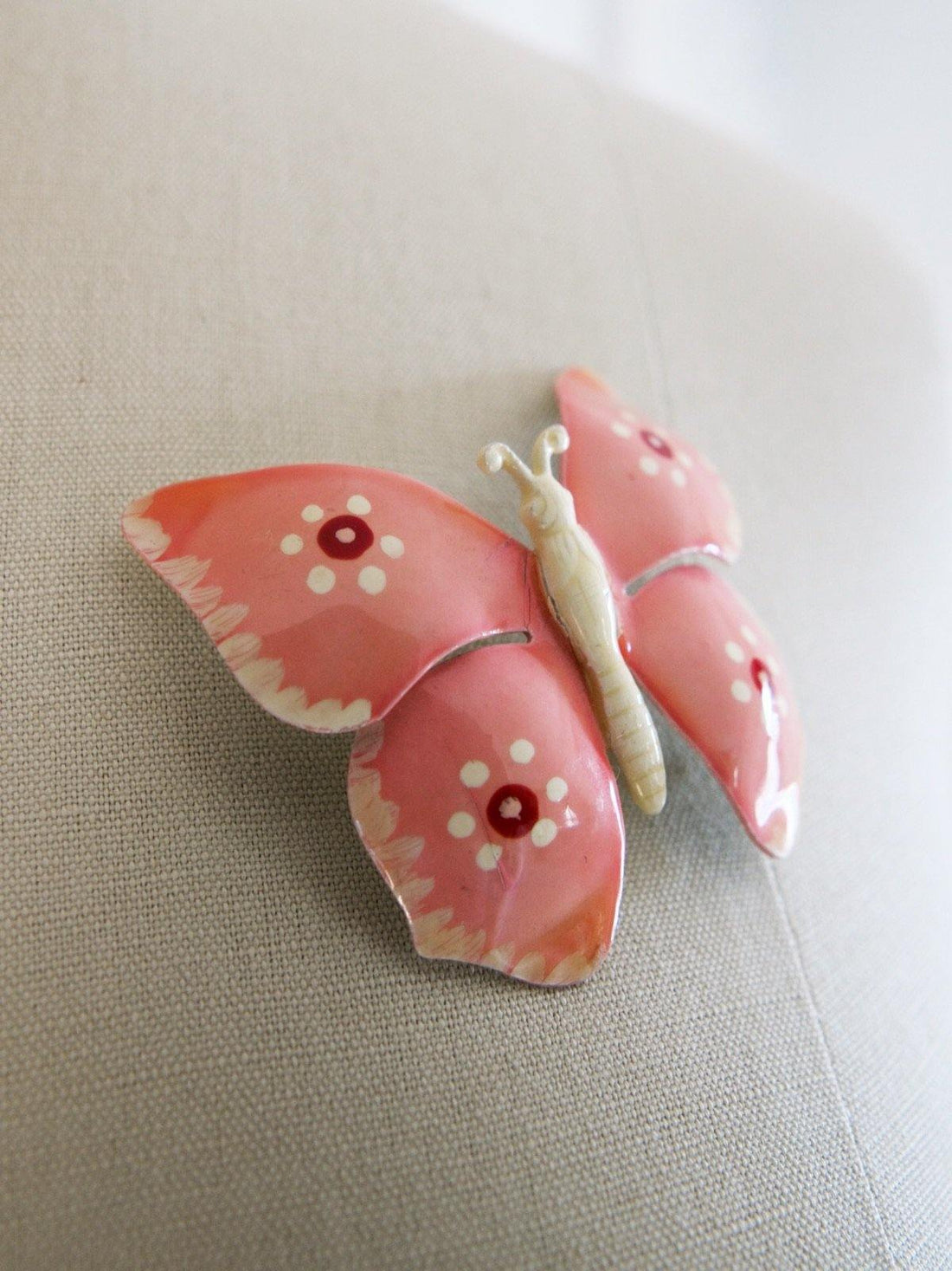 Vintage Pink Butterfly Painted Brooch-closiTherapi | vinTage