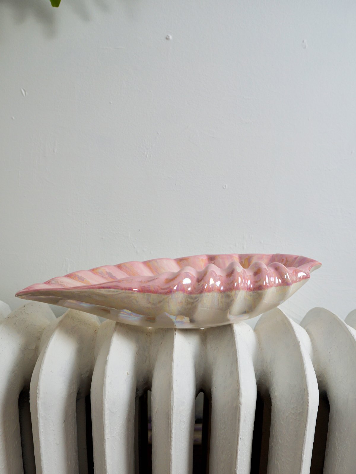 Vintage Pink Ceramic Scalloped Shell Bowl-closiTherapi | vinTage