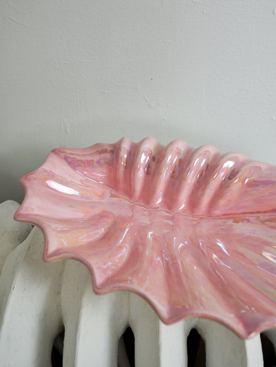 Vintage Pink Ceramic Scalloped Shell Bowl-closiTherapi | vinTage
