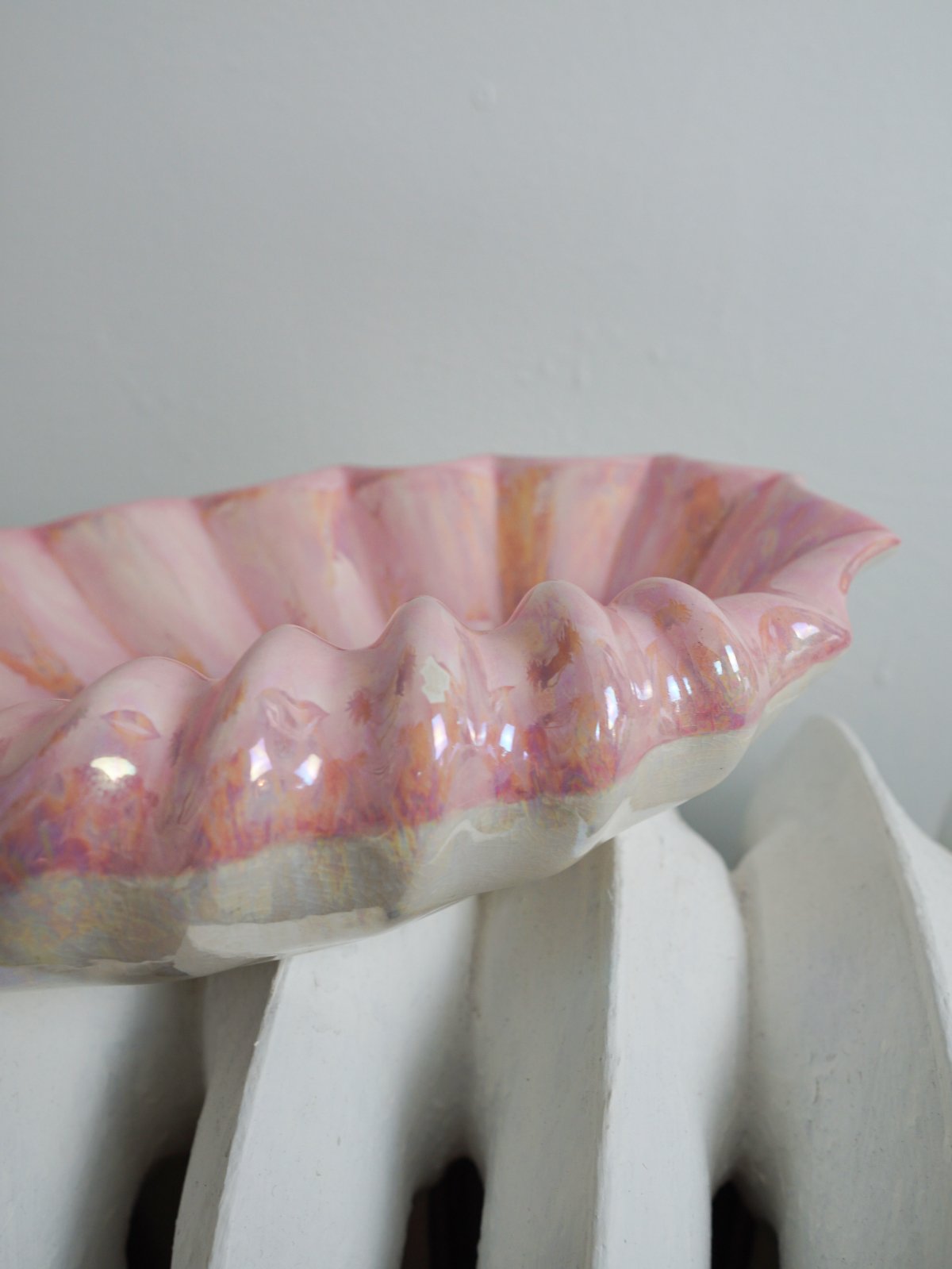 Vintage Pink Ceramic Scalloped Shell Bowl-closiTherapi | vinTage