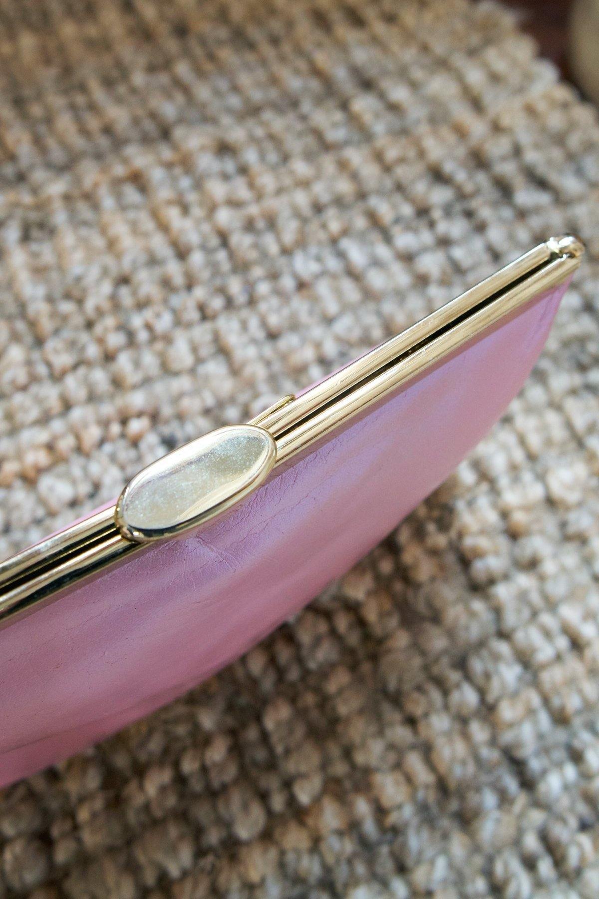 Vintage Pink Pearlescent Bag-closiTherapi | vinTage