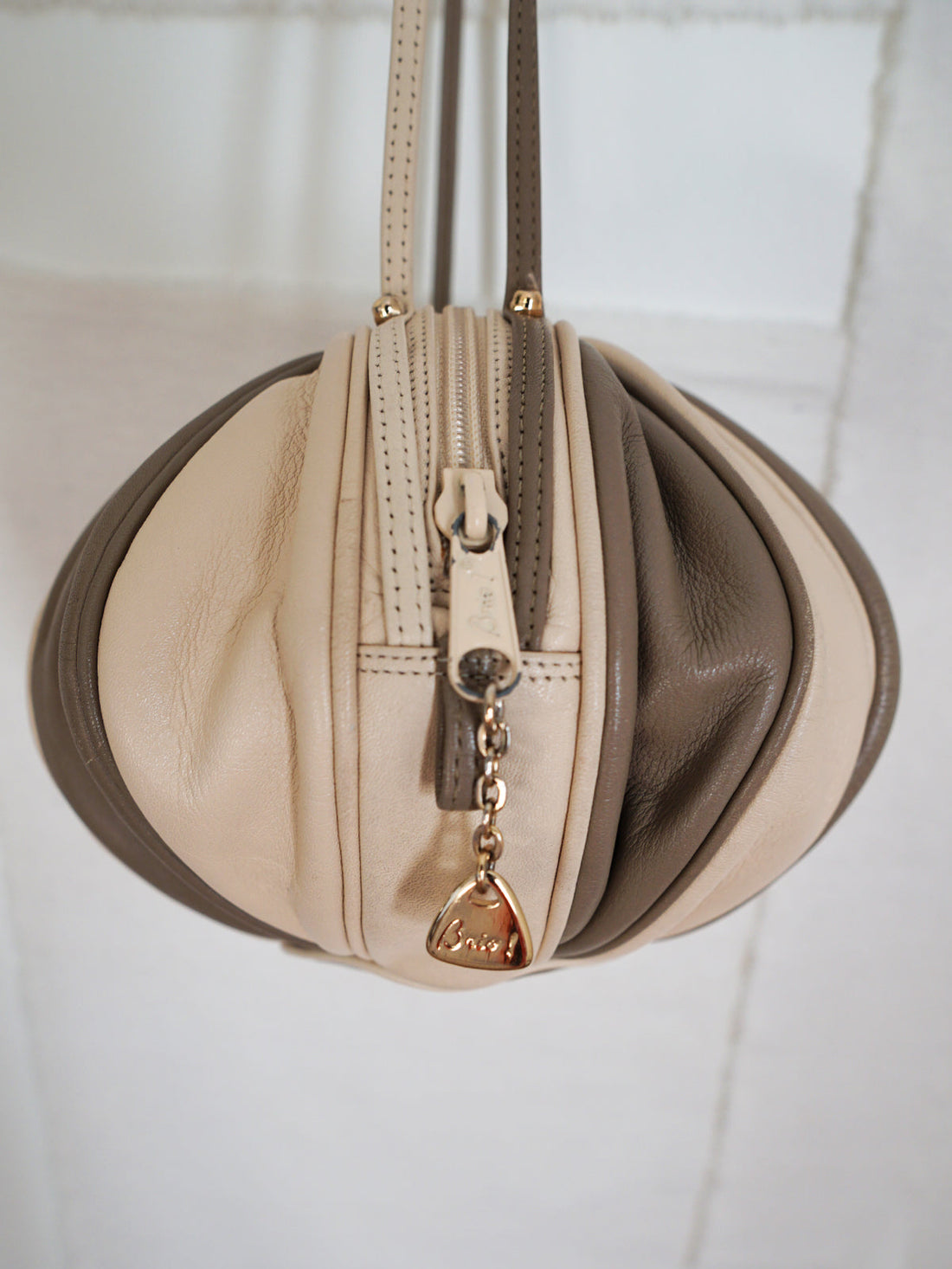 Vintage Pinwheel Round Leather Bag-closiTherapi | vinTage