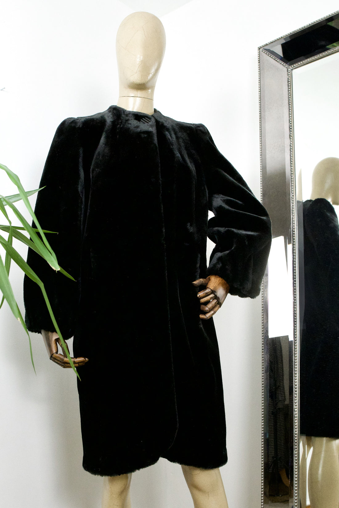 Vintage Plush Faux Fur Cocoon Coat-closiTherapi | vinTage