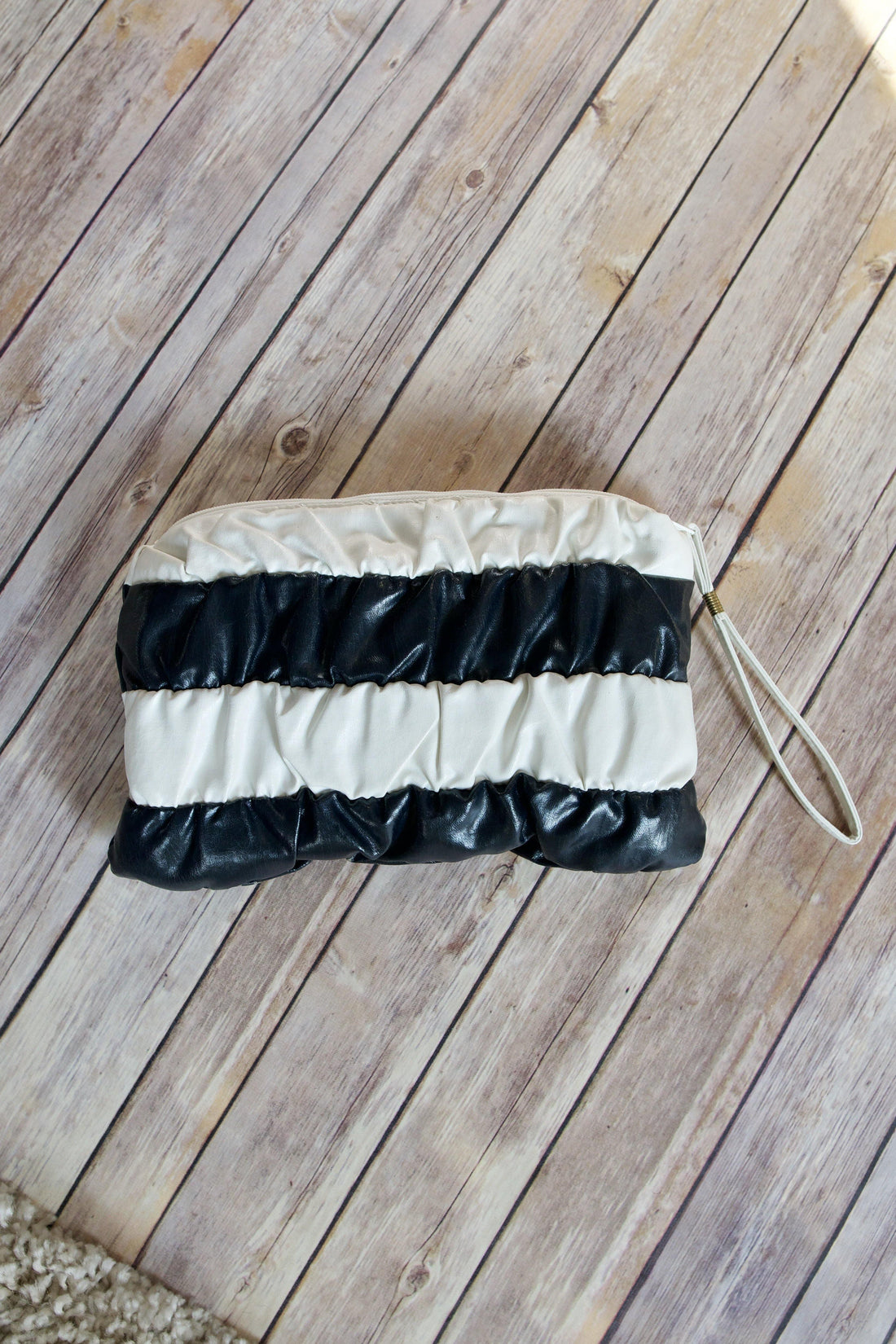 Vintage Puffer Stripe Clutch Bag-closiTherapi | vinTage