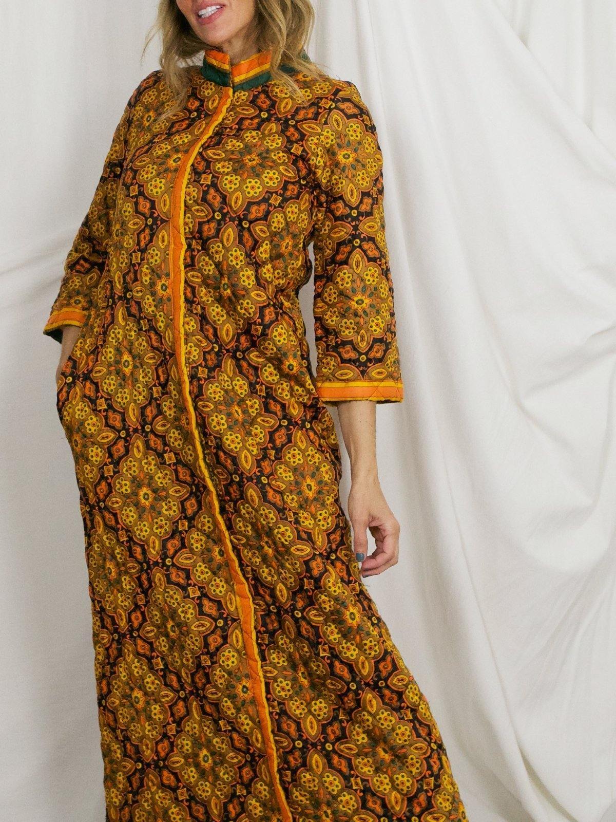 Vintage Quilted Medallion Hostess Dress-closiTherapi | vinTage