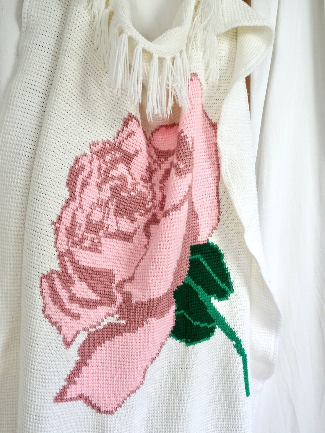 Vintage Rose Handknit Throw Blanket-closiTherapi | vinTage