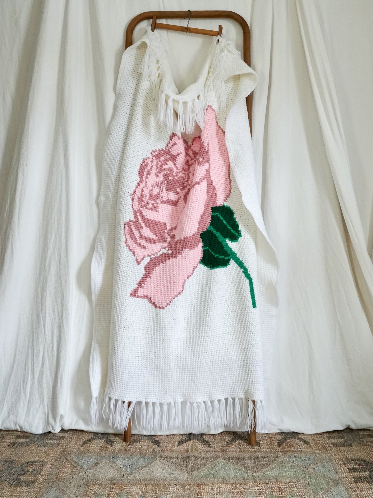 Vintage Rose Handknit Throw Blanket – therapi