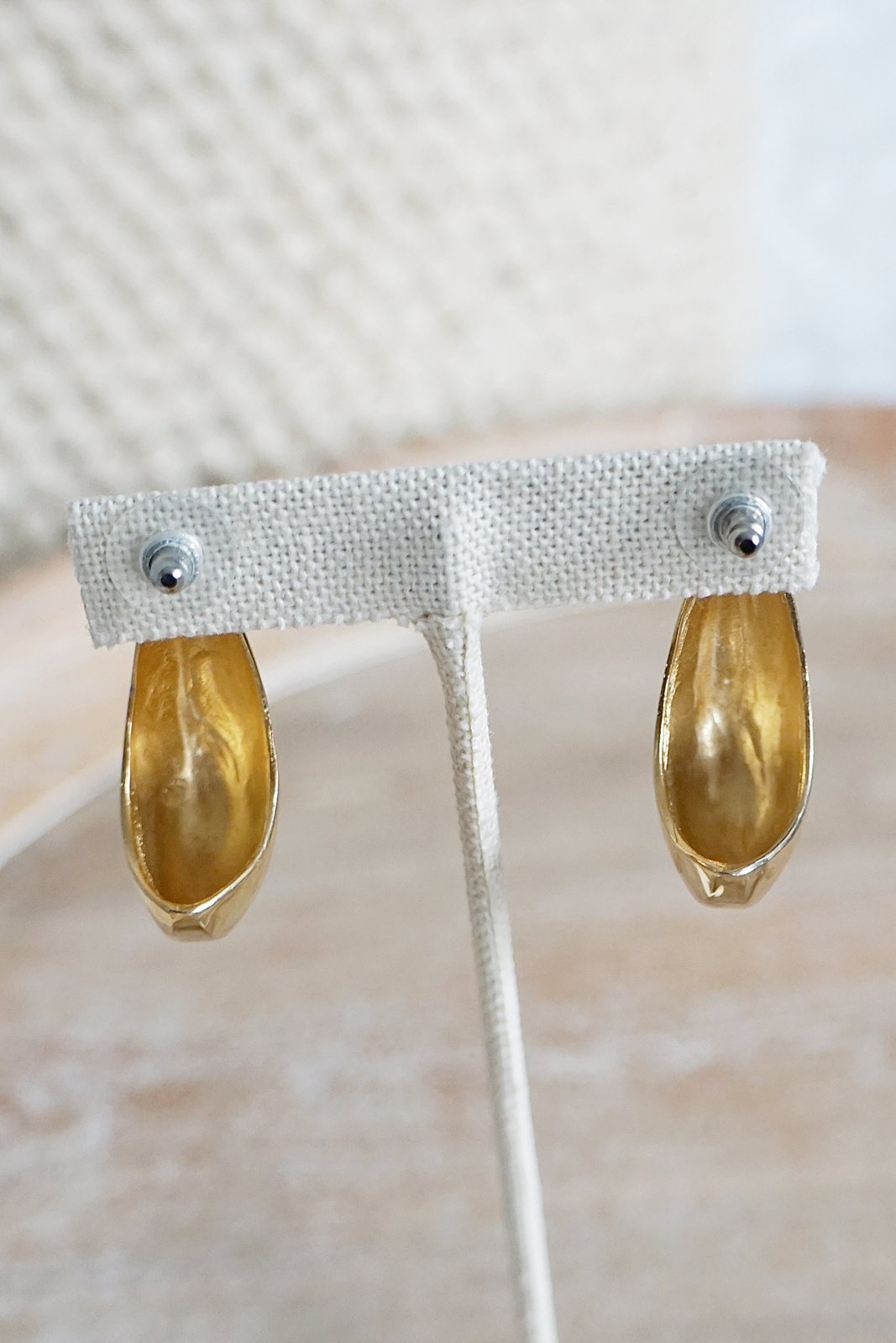 Vintage Sculptural Crescent Earrings-closiTherapi | vinTage
